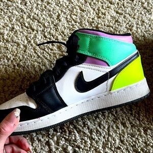 Nike Air Jordan 1 High Sneaker in White/Multicolor